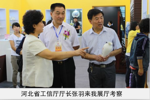又大又粗插进美女嫩逼里的视频网站省工信厅厅长来我厅考察